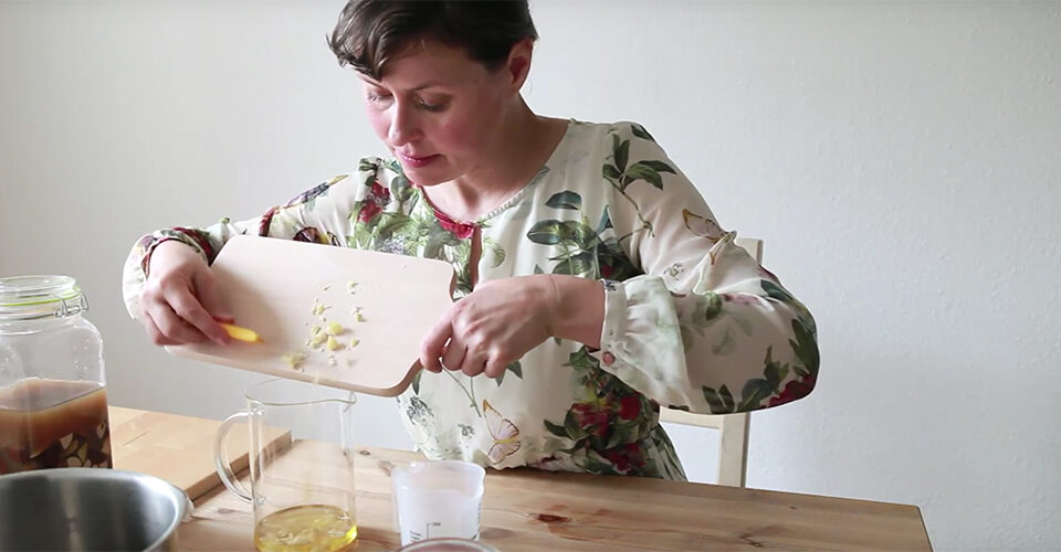 Iris Lemke – Praxis für Naturheilkunde in Berlin – Frauengesundheit Salbe selbst herstellen