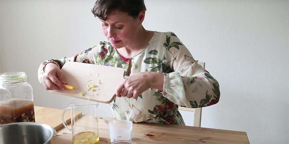 Iris Lemke – Praxis für Naturheilkunde in Berlin – Frauengesundheit Salbe selbst herstellen