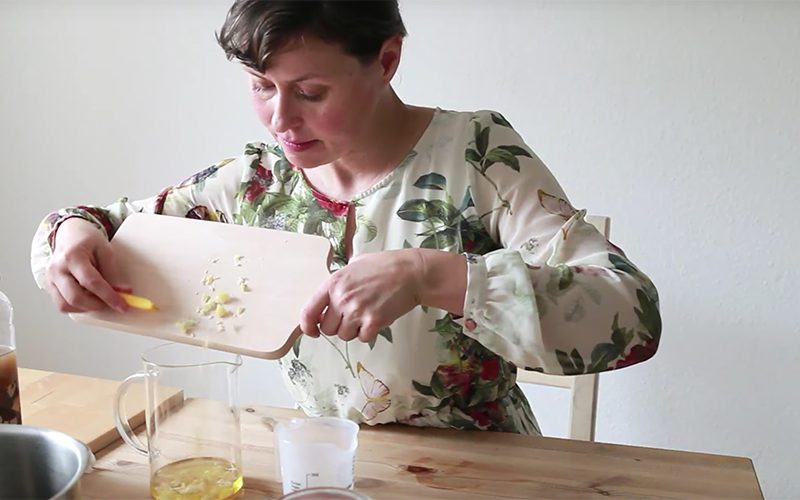 Iris Lemke – Praxis für Naturheilkunde in Berlin – Frauengesundheit Salbe selbst herstellen